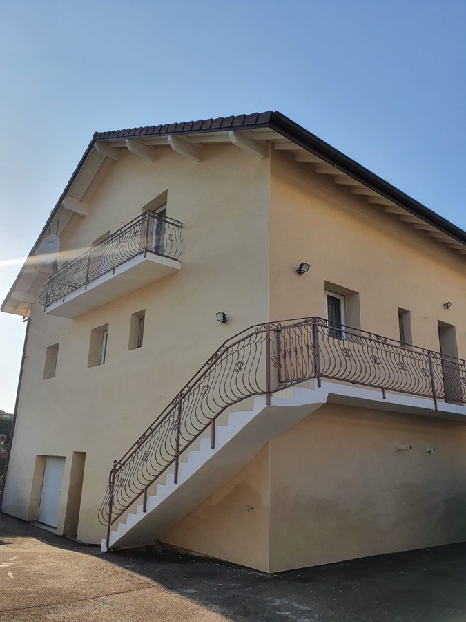 Façade après ravalement Ravalement, enduit rustique écrasé,Thonon-les-Bains | ADA Façades